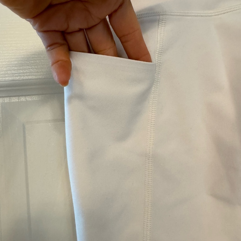 New W/O tag Peloton off white Leggings Athletic Comfort with pockets - Picture 4 of 5